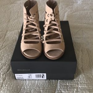 Vince Camuto Tressa new Sz 5.5